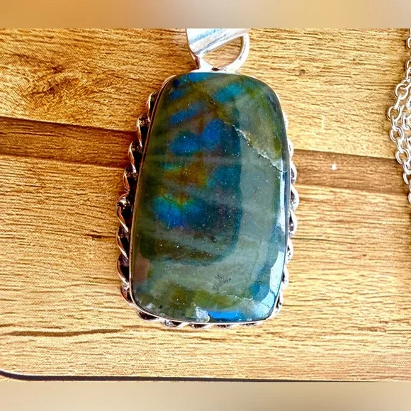 Firey Labradorite Pendant .925 Sterling, with .925 Chain Hand-Crafted in USA!! - Picture 2 of 5